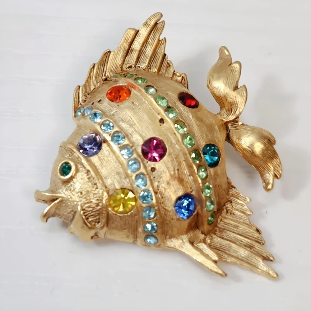 Vintage Butler and Wilson Multi color Crystal Pave Gold tone Fish Brooch Pin - Picture 10 of 10
